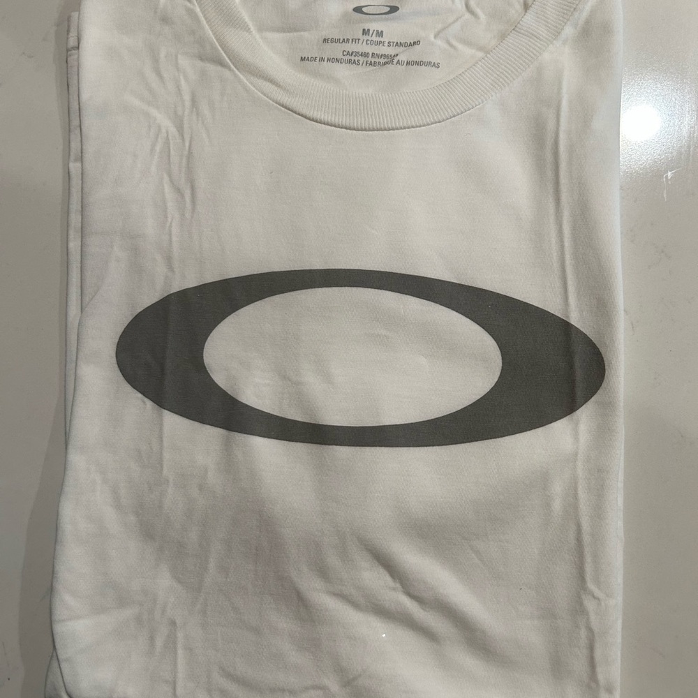 Oakley Men's White Tee with Gray Logo Size M